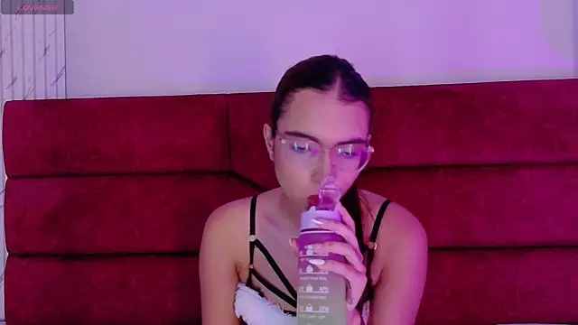 sara_saenz99 live sex cam