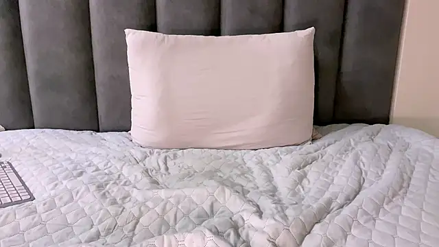 max_shy live sex cam