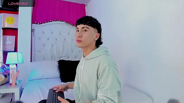 XaanderGrey live sex cam