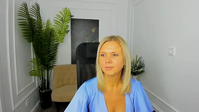 AgathaKlouin live sex cam