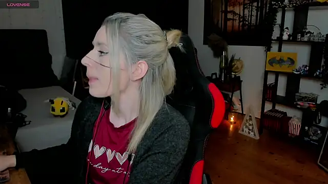 Lisaonthemoon live sex cam