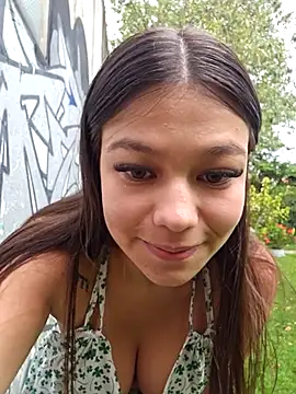 Alyshanon18 live sex cam