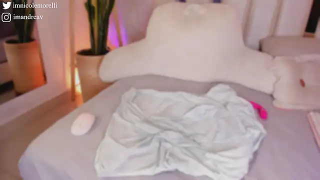 Nicolemorelli2 live sex cam