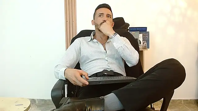 Reiko_85_ live sex cam