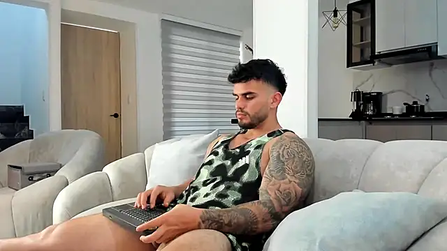 Ricardogo19 live sex cam