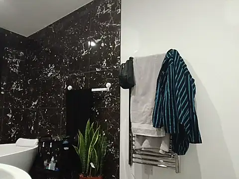 CloudyMuscleBeefy live sex cam