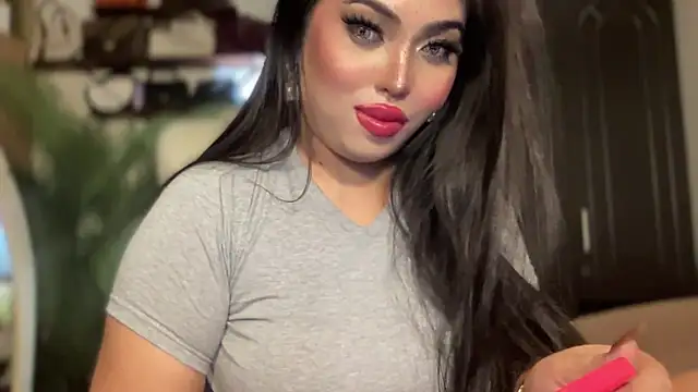 BigDominaMia live sex cam