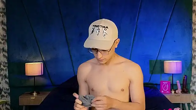 Aaron_Eze live sex cam