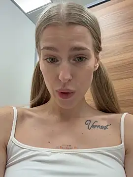 kira_mia live sex cam