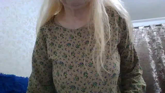 CarlyTreat live sex cam