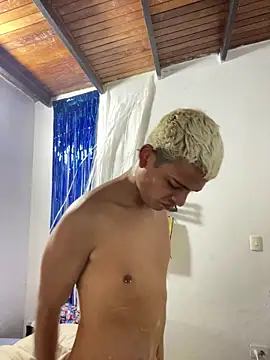 MrLeoLatino live sex cam