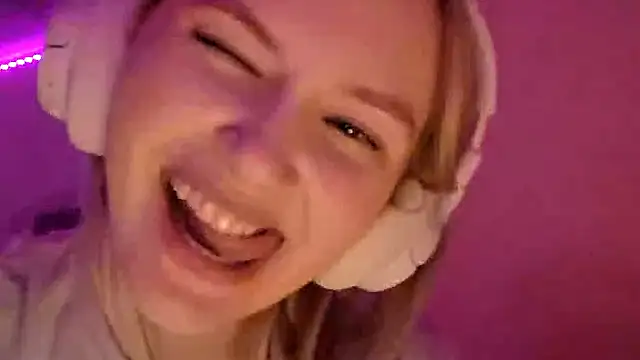 KarinRobertson live sex cam