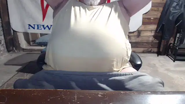 Newfiesausage1972 live sex cam