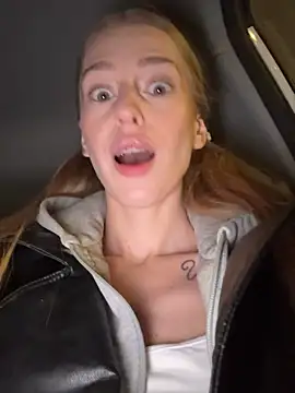 kira_mia live sex cam