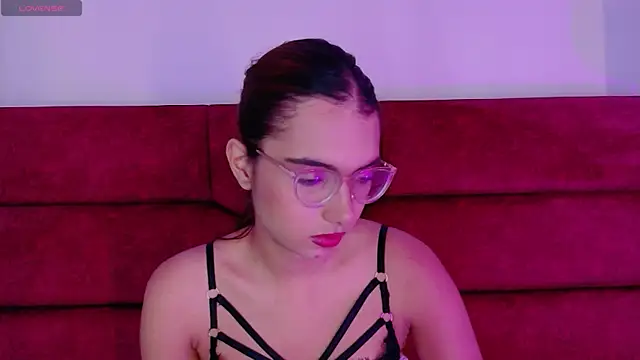 sara_saenz99 live sex cam