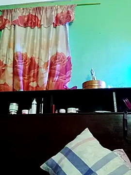 QueenSoreal live sex cam