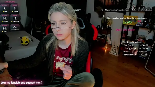Lisaonthemoon live sex cam