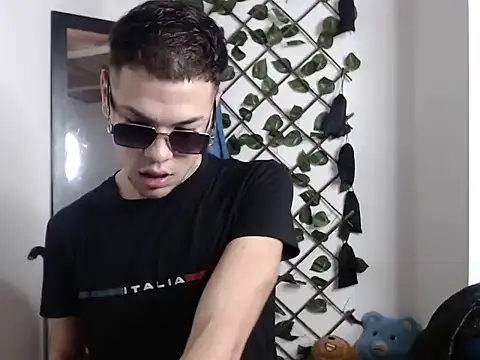 MarceloMilk live sex cam