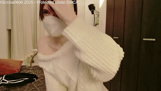 Emilia0606 live sex cam