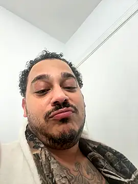 Your_Going2Luv_Me live sex cam