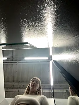 littlebitchesss live sex cam