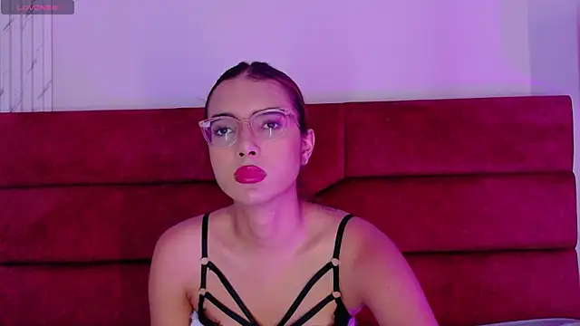 sara_saenz99 live sex cam