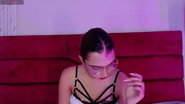 sara_saenz99 live sex cam