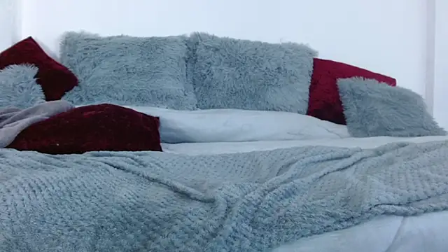 caroline_spanky live sex cam