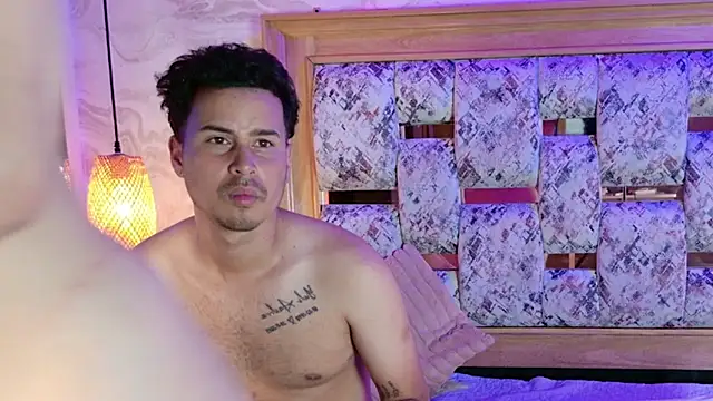 aron_emily_23 live sex cam