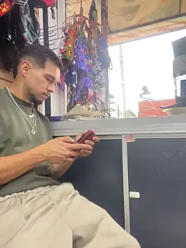 Leonardmoppet live sex cam