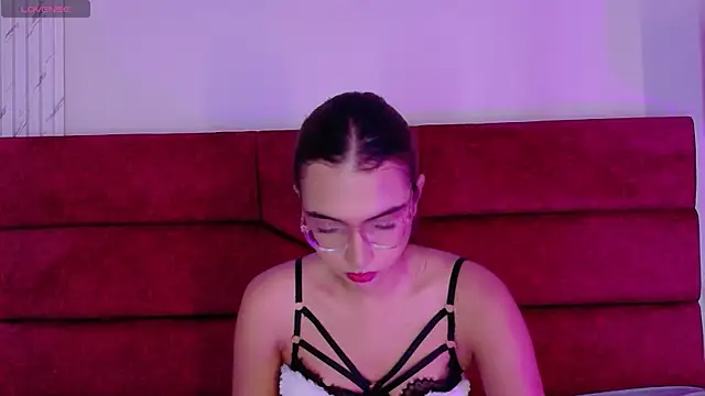 sara_saenz99 live sex cam
