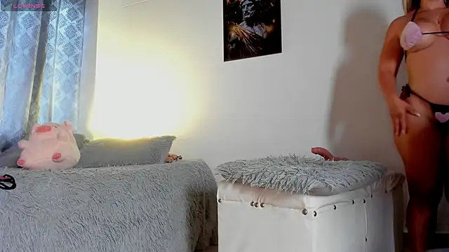 Nina_Fuentes live sex cam