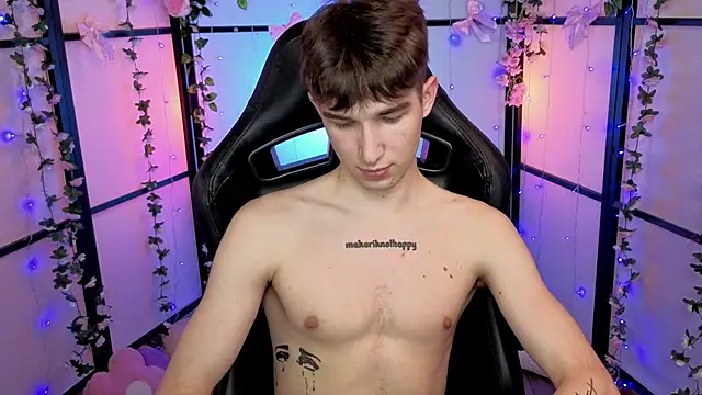 Maxwellchiik live sex cam