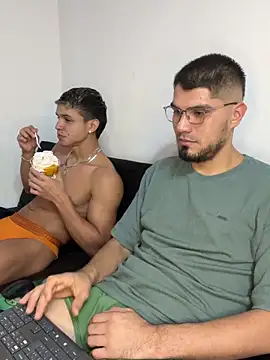 mirallesandbig live sex cam