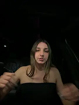 DoriDeluxe66 live sex cam