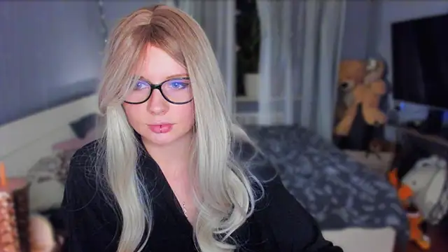 KlementinaBbG's Stripchat show and profile