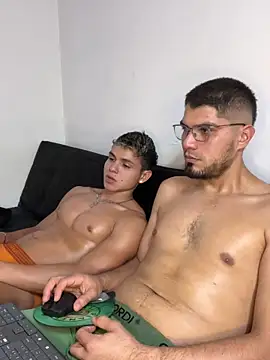 mirallesandbig live sex cam