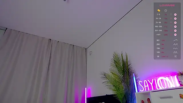Sayluna live sex cam