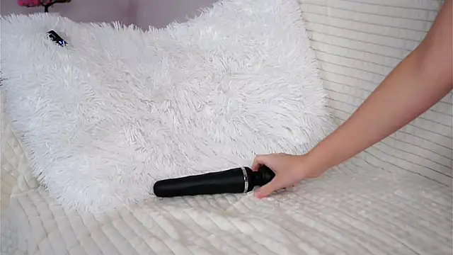 SunnivaCovil live sex cam