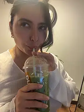 sukhakunis1 live sex cam