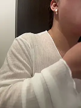 sukhakunis1 live sex cam