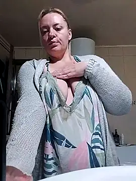 Mommygetnaughty live sex cam