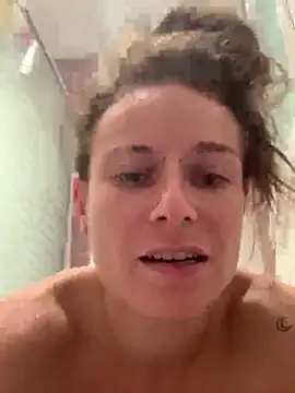 GoldenPussy1329 live sex cam