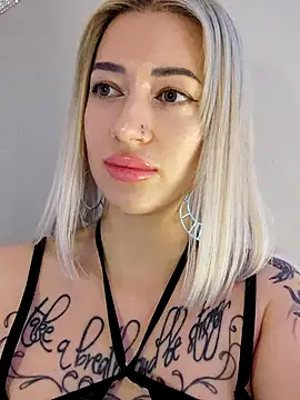 Gina-Lumara live sex cam