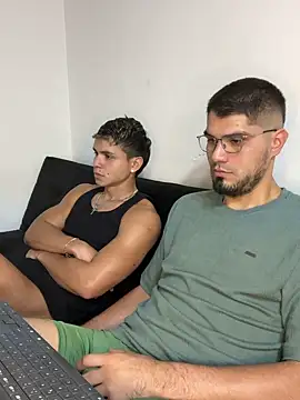 mirallesandbig live sex cam