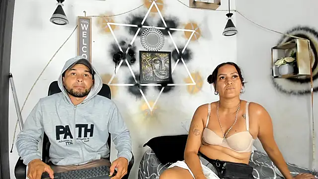 StephaniaAndRandy's cam snapshot