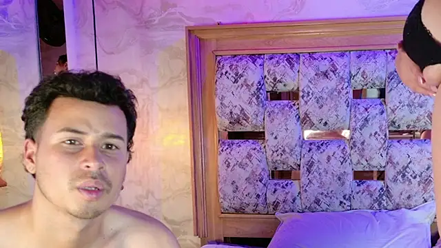 aron_emily_23's cam snapshot