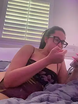 ThatBratCartier's cam snapshot