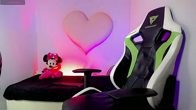 Mishell_hot_'s cam snapshot