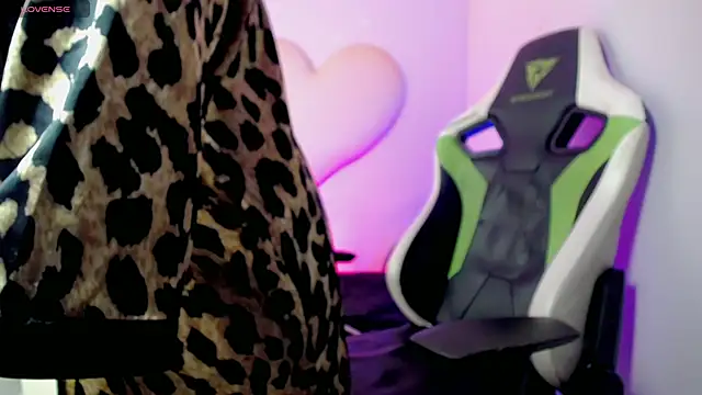 Mishell_hot_'s cam snapshot